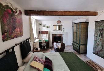 AMALOUYSE Studio de charme au c  ur des ch  teaux de Loire has Balcony rooms