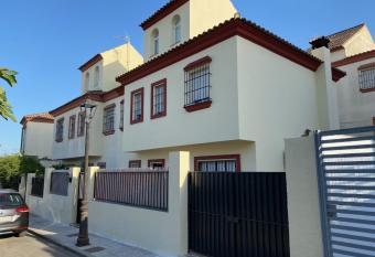 Sevilla Saltera casa RURAL cerca centro de Sevilla Familiar - Trabajo - Wifi allows 18 year olds to book a room