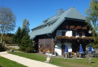 Schwarzwaldhof Nicklas allows 18 year olds to book a room