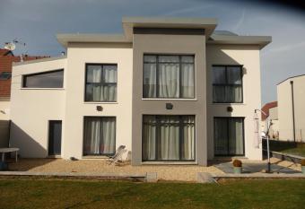 Chambres d h  tes dans maison contemporaine allows 18 year olds to book a room