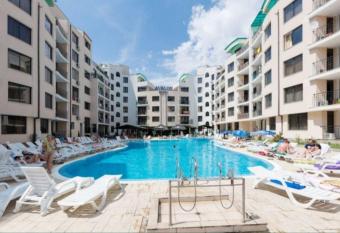 Good Vibes apartment Avalon has Balcony rooms