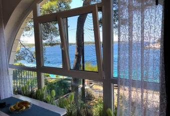 Shabby chic beach cottage Hvar has Balcony rooms