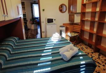 Arcobaleno affittacamere allows 18 year olds to book a room