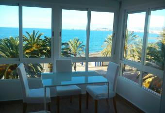 Estudio sol y playa allows 18 year olds to book a room