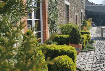 La Majolique allows 18 year olds to book a room