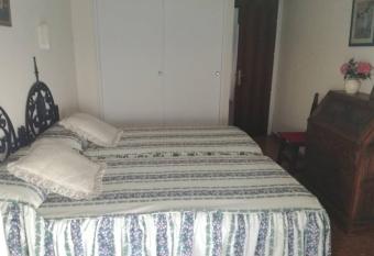 Pensi  n Mondra allows 18 year olds to book a room