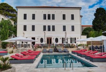 Dolphin Suites allows 18 year olds to book a room