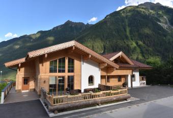 Kr  lls Alpenchalet has Balcony rooms