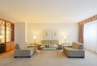 ACHAT Hotel Karlsruhe City has rooms with a private hot tub