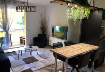 Location saisonni  re Menton 220 M des plages has Balcony rooms