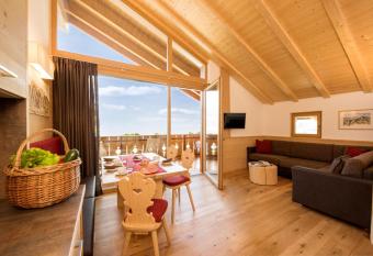 Haus Sonnegg Panoramasuite has Balcony rooms