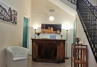 La Foresteria del Seminario has Balcony rooms