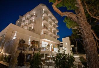 Hotel Velia has Balcony rooms