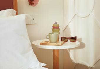 Sigh   Boutique Rooms, le stanze pi   vicine all Ospedale Cardinale Panico allows 18 year olds to book a room