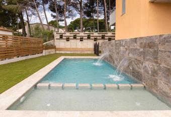 Albana Apartaments Tur  stics has Balcony rooms