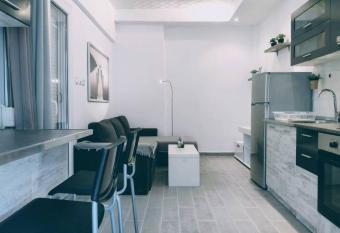 Deluxe Apartment by Prima Lodging has rooms with a private hot tub