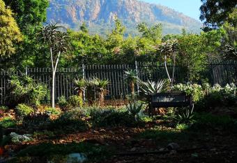 Mia Hills guest house has Balcony rooms