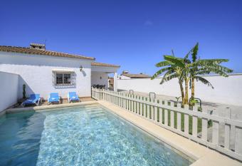 Villa Ibicenca has Balcony rooms