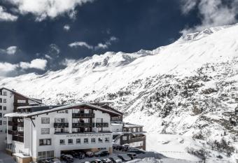 Hotel Olympia has Balcony rooms