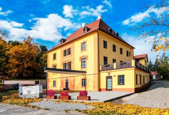 Vila Lovc   kr  lov  ch has Balcony rooms