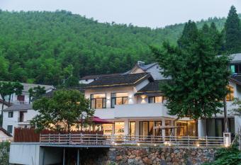 Anji Cloud Mansion has Balcony rooms
