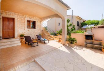 Casa Es Domingos has Balcony rooms