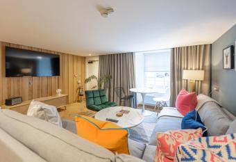 No1 Apartments Edinburgh - New Town has Balcony rooms