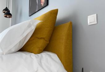 Qualis Apartament has Balcony rooms