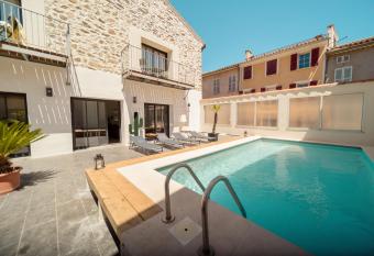 UNE HISTOIRE DE FAMILLE has Balcony rooms