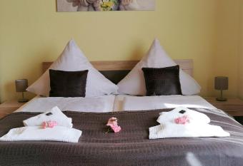 Hotel Mainperle has Balcony rooms