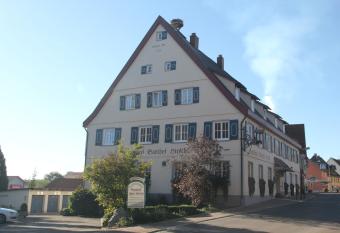 Gasthof Landhotel Hirsch allows 18 year olds to book a room