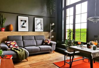 LOFT DUPLEX SANTA CATALINA con PARKING allows 18 year olds to book a room