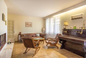 Bienvenue au Pigeon Bleu, nature et d  couvertes has Balcony rooms