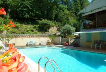 Mille Fleurs a romantic enchanting renovated luxury Bastide with shared pool has Balcony rooms