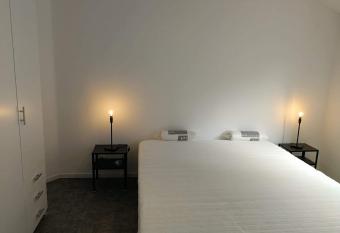 le p  pin logis allows 18 year olds to book a room