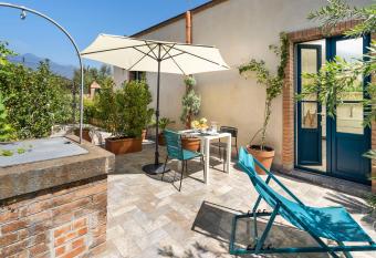 Suasor has Balcony rooms