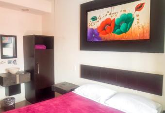 Hotel Palacio By Rotamundos allows 18 year olds to book a room