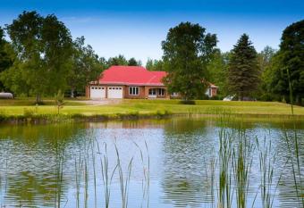 Clearview Manor! Wasaga Beach, Blue Mountain has Balcony rooms