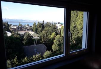 Hermoso e impecable departamento en inmejorable zona de Bariloche has rooms with a private hot tub