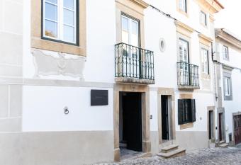 A BURGUESA - GUESTHOUSE has Balcony rooms