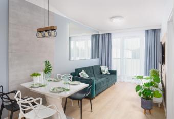 CHILLIapartamenty - Kasprowicza - FLORA allows 18 year olds to book a room