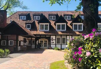 Landhotel Gutshof im Oertzetal in Oldendorf, S  dheide allows 18 year olds to book a room