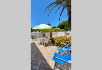 il colibri  allows 18 year olds to book a room