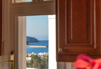 Eleni s Seaview House has Balcony rooms