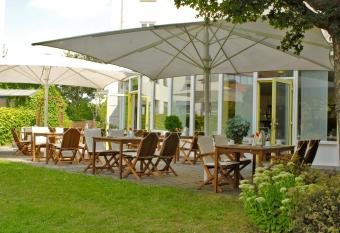 Hansa Apart-Hotel Regensburg allows 18 year olds to book a room