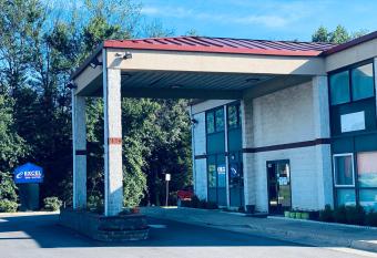 Excel Inn & Suites has Smoking rooms