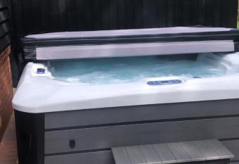 Luxury 5* Woodland Retreat, In The Woods. has rooms with a private hot tub