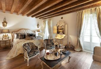 Antica Dimora Desenzano has Balcony rooms