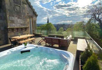 Knowehead Penthouse Apartment with Rooftop Hot Tub has rooms with a private hot tub