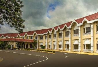 The Gateway Hotel Ambad allows 18 year olds to book a room